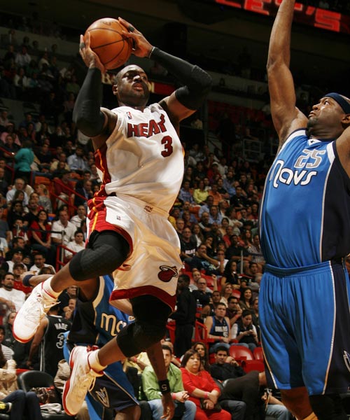 体育热身赛：青岛黄海2比2战平青岛红狮