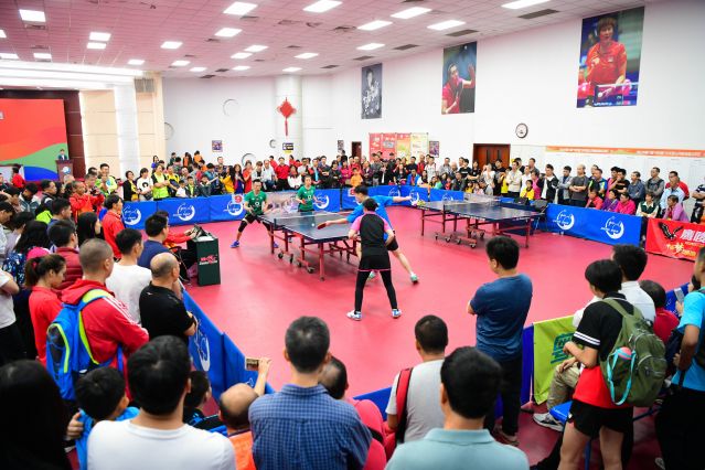 足球比赛中 足球比赛中